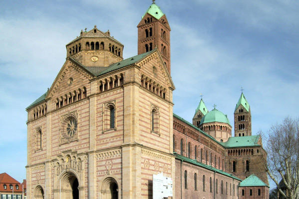 Besuchen Sie den grandiosen Dom in speyer. Erleben Sie Geschichte hautnah! Ca. 30 Minuten entfernt von Ihrer Wohnung bei Ferienwohnung Heck.